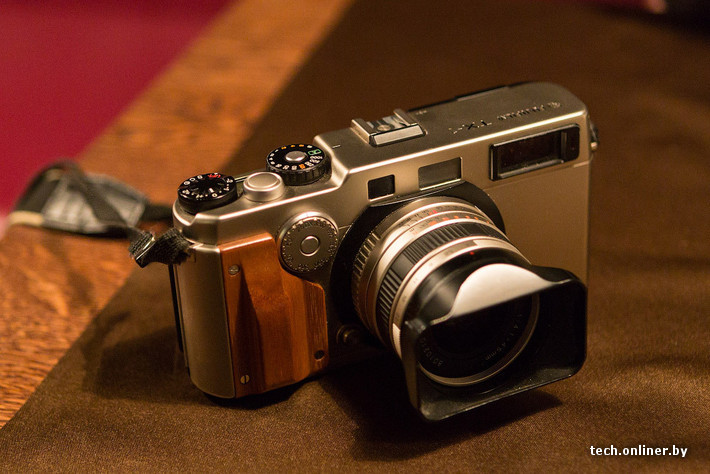 Дальномерный панорамный среднеформатный фотоаппарат Fujifilm TX-1.